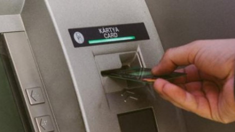 Ha pénzt veszel fel bankkártyával, figyelj oda mire végződjön az összeg!