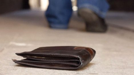A moziból kifelé jövet talált egy vaskos pénztárcát. 770 ezer forint volt benne...