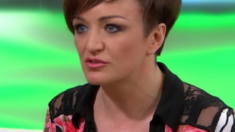 Nem szűnik a fájdalma Szandinak!