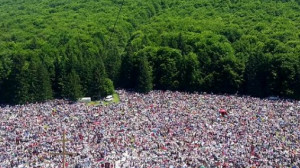 Nézd meg mit hagyott maga után a csíksomlyói százezres tömeg