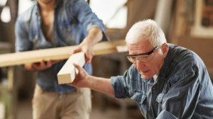 Szövetkezetben dolgoztatná a nyugdíjasokat a kormány