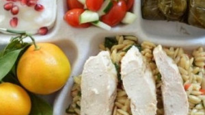 Így néz ki egy átlagos iskolai ebéd a világ különböző országaiban