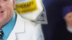 Rendőri razzia az onkológus rendelőjében. 