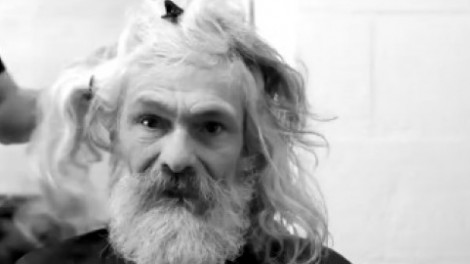 Szívdöglesztő férfit csináltak egy hajléktalanból! VIDEÓ