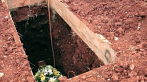 A férfi utolsó kívánsága az volt, hogy minden pénzét temessék el vele.