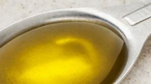 Minden reggelt azzal kezdett, hogy a szájába vett egy kanál olajat