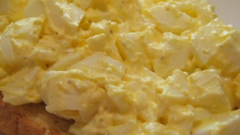 Egy könnyű tojáskrém - pirítóssal isteni finom!
