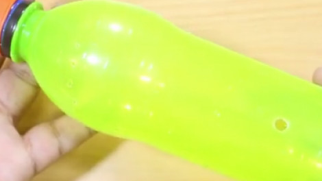 Megmutatjuk, hogy tudsz lufit fújni egy közönséges műanyag palack segítségével. Így készíts saját pumpát!