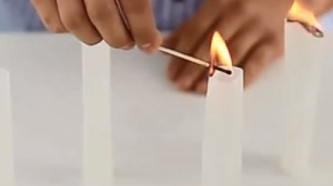 Fogott pár teafiltert, és meggyújtotta! El fogsz ámulni!