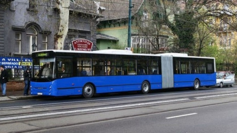 Az érzéketlen buszvezető nagy ívben tett az utasokra. Egészen addig, míg odaszólt neki egy néni...